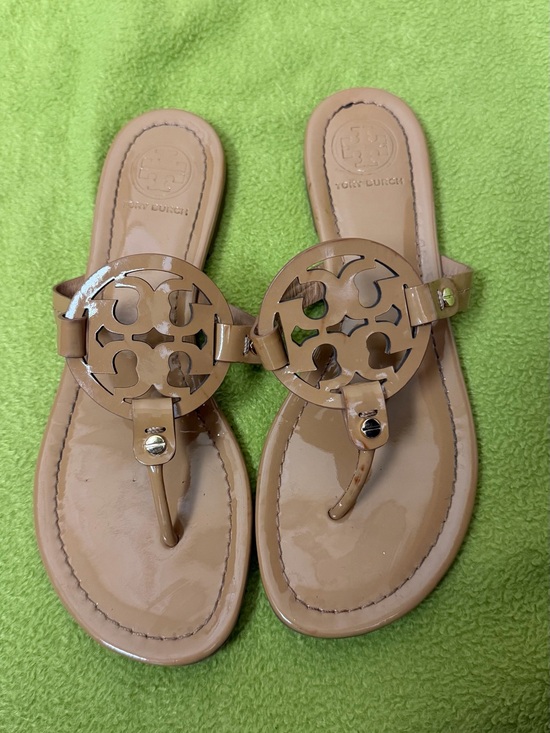 Tory Burch Shoes - Tory Burch Women’s Tan Miller Patent Leather Thong Sandals size 8